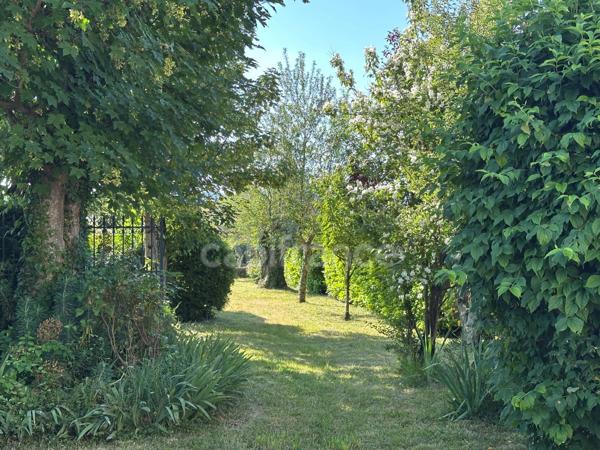 Maison de ville atypique 300m2 habitables-lumineuse-grand jardin-7 chambres