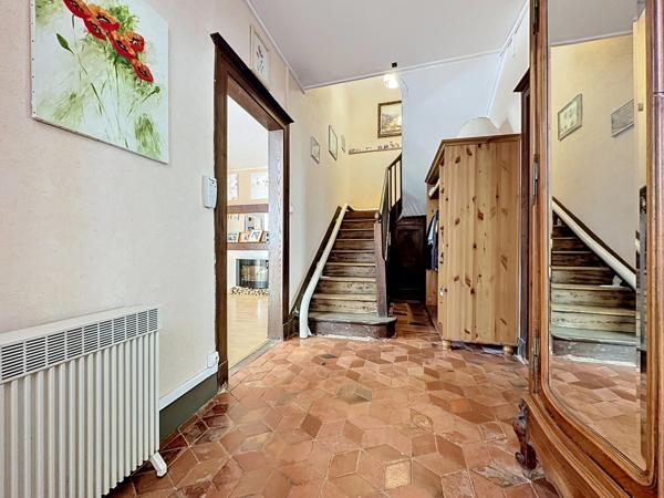 Maison de ville atypique 300m2 habitables-lumineuse-grand jardin-7 chambres