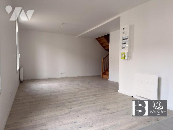 Duplex 63 m², 2 chambres, rénové, hyper centre Meaux, proche gare et commerces.