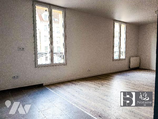 Duplex 63 m², 2 chambres, rénové, hyper centre Meaux, proche gare et commerces.