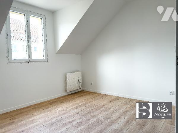 Duplex 63 m², 2 chambres, rénové, hyper centre Meaux, proche gare et commerces.