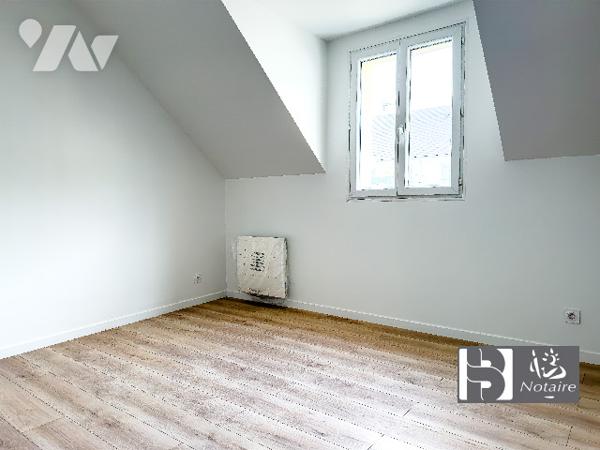 Duplex 63 m², 2 chambres, rénové, hyper centre Meaux, proche gare et commerces.
