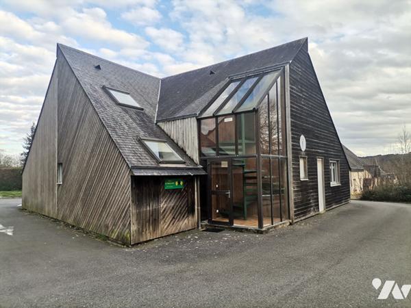 MONTFORT SUR MEU - Local d'activités de 215 m² avec 10 stationnements privatifs.