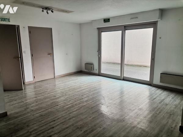 MONTFORT SUR MEU - Local d'activités de 215 m² avec 10 stationnements privatifs.