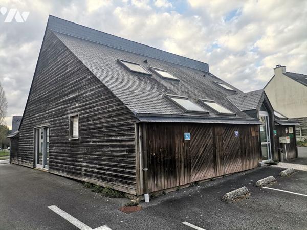 MONTFORT SUR MEU - Local d'activités de 215 m² avec 10 stationnements privatifs.