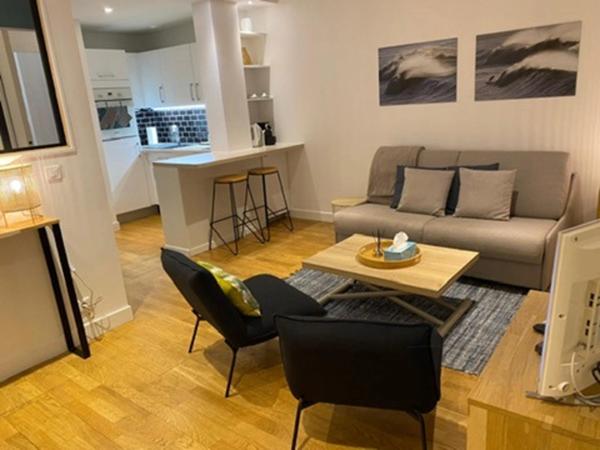 BIARRITZ CENTRE – T1 BIS MEUBLÉ 29,66 M² – BAIL MOBILITÉ 10 MOIS – 700 € CC