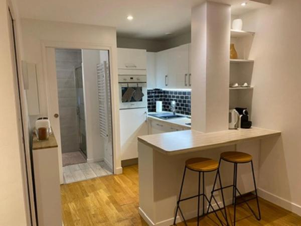 BIARRITZ CENTRE – T1 BIS MEUBLÉ 29,66 M² – BAIL MOBILITÉ 10 MOIS – 700 € CC