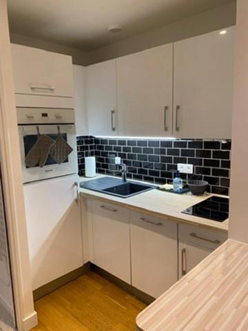 BIARRITZ CENTRE – T1 BIS MEUBLÉ 29,66 M² – BAIL MOBILITÉ 10 MOIS – 700 € CC