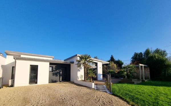 EXCEPTIONNEL A BEG MEIL- Maison contemporaine 4 chambres de plain pied.