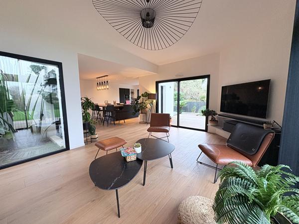 EXCEPTIONNEL A BEG MEIL- Maison contemporaine 4 chambres de plain pied.