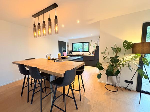 EXCEPTIONNEL A BEG MEIL- Maison contemporaine 4 chambres de plain pied.