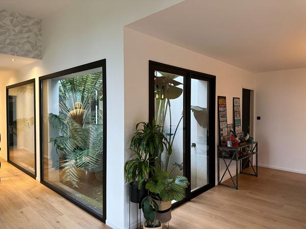 EXCEPTIONNEL A BEG MEIL- Maison contemporaine 4 chambres de plain pied.