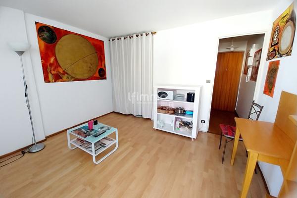 Studio avec extérieur et cave