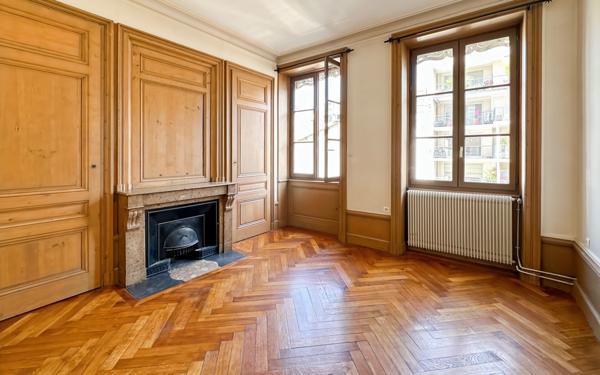 Appartement à vendre    3 pièces • 72,50 m2 Lyon 3