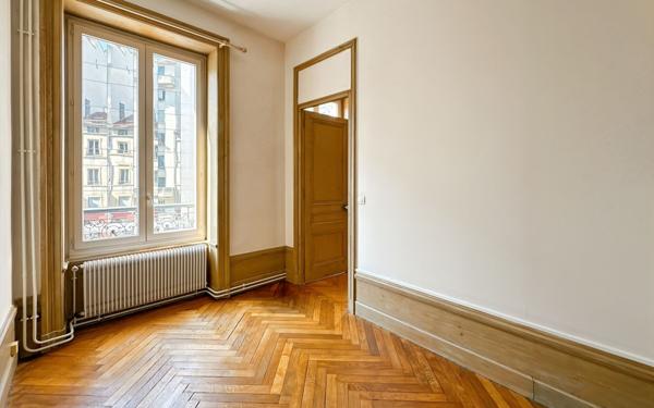 Appartement à vendre    3 pièces • 72,50 m2 Lyon 3