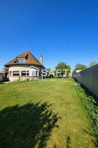 Maison familiale avec piscine et beaux volumes