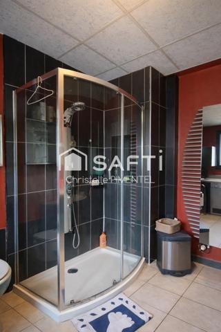 Maison familiale avec piscine et beaux volumes