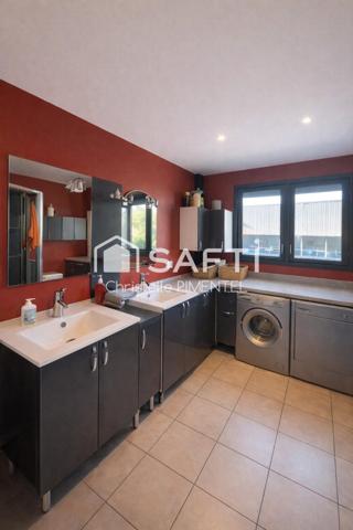 Maison familiale avec piscine et beaux volumes