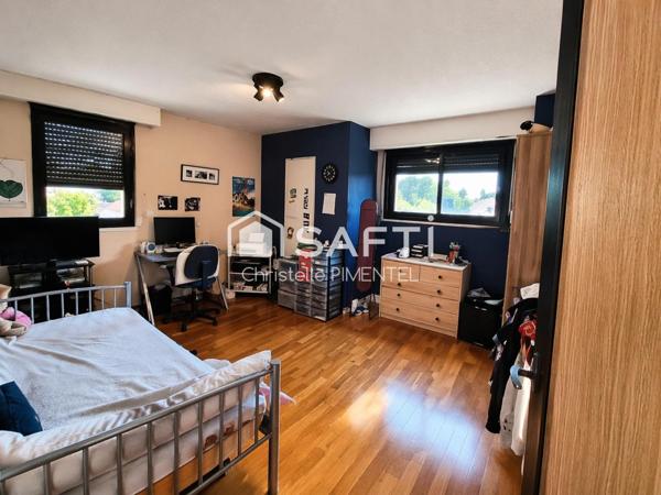 Maison familiale avec piscine et beaux volumes