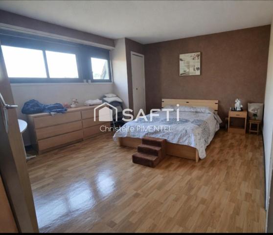 Maison familiale avec piscine et beaux volumes