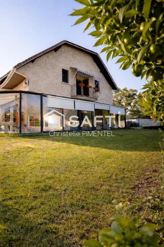 Maison familiale avec piscine et beaux volumes