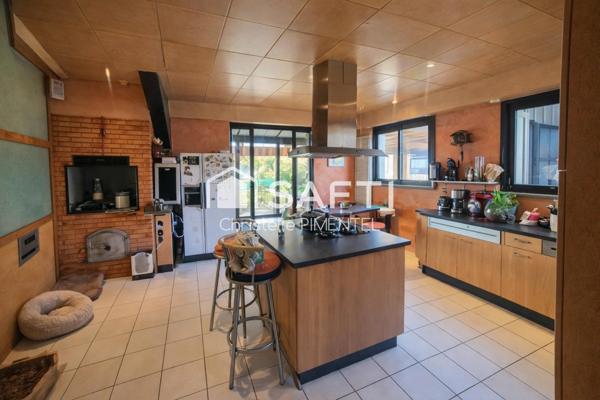 Maison familiale avec piscine et beaux volumes