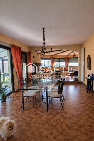 Maison familiale avec piscine et beaux volumes