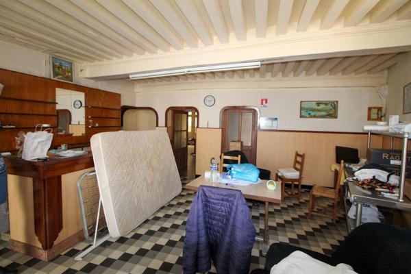 Ancien hôtel-bar avec 11 chambres + garage