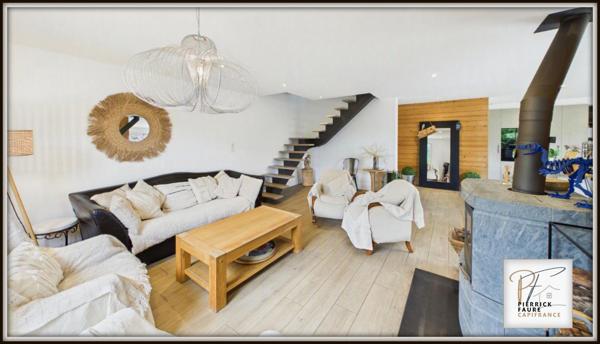 Briançon – Élégante maison familiale de 193,71 m² au sol d'espaces d’habitation avec jardin et grand garage