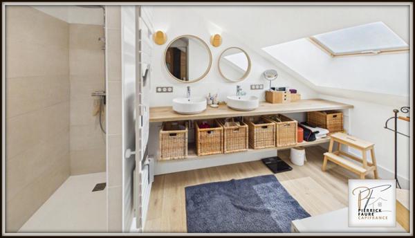 Briançon – Élégante maison familiale de 193,71 m² au sol d'espaces d’habitation avec jardin et grand garage