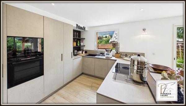Briançon – Élégante maison familiale de 193,71 m² au sol d'espaces d’habitation avec jardin et grand garage