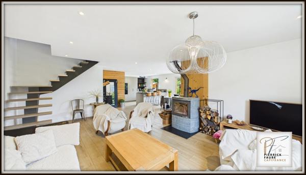 Briançon – Élégante maison familiale de 193,71 m² au sol d'espaces d’habitation avec jardin et grand garage