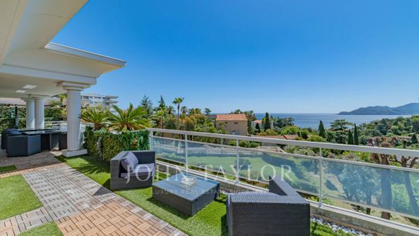 Superbe penthouse dans petite copropriété avec vue mer