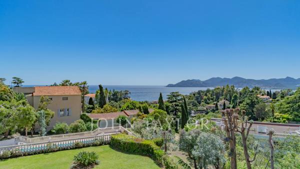 Superbe penthouse dans petite copropriété avec vue mer