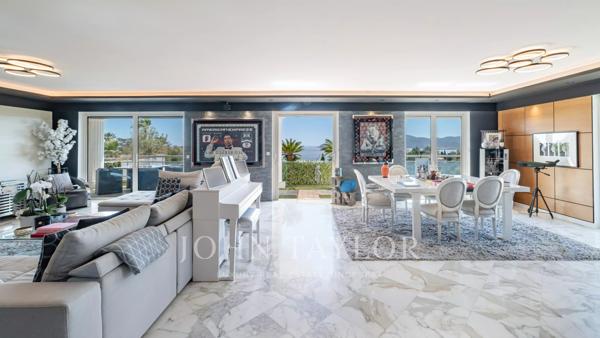 Superbe penthouse dans petite copropriété avec vue mer