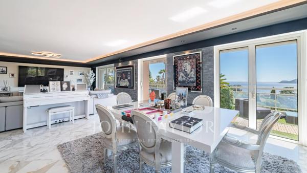 Superbe penthouse dans petite copropriété avec vue mer