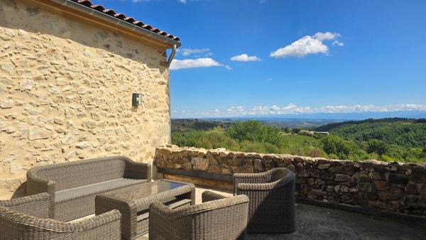 Propriété d'Exception Rénovée – 7.5 hectares - Étang privée - vue panoramique - Piscine - Source