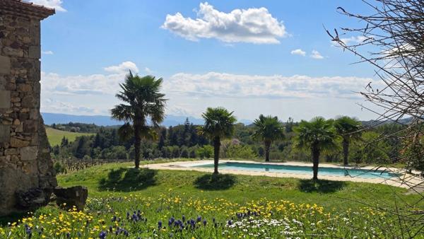 Propriété d'Exception Rénovée – 7.5 hectares - Étang privée - vue panoramique - Piscine - Source