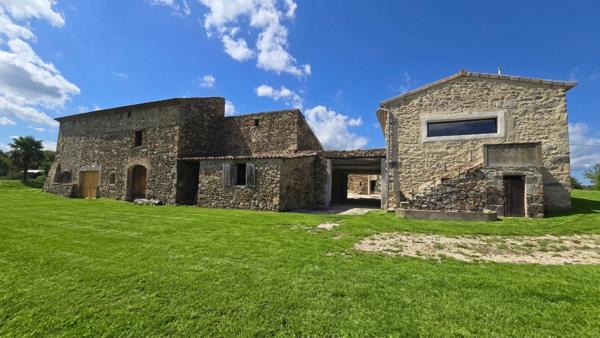 Propriété d'Exception Rénovée – 7.5 hectares - Étang privée - vue panoramique - Piscine - Source