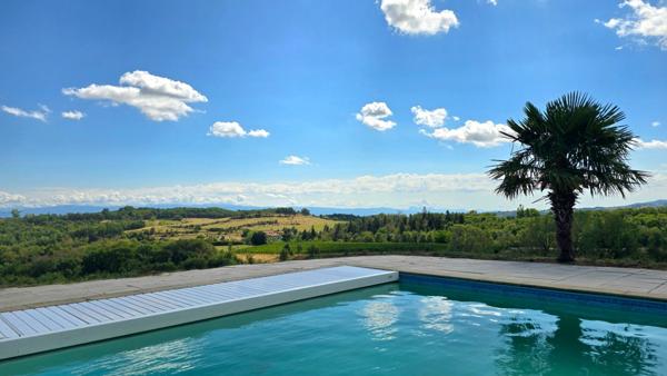 Propriété d'Exception Rénovée – 7.5 hectares - Étang privée - vue panoramique - Piscine - Source