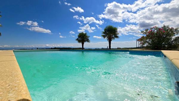 Propriété d'Exception Rénovée – 7.5 hectares - Étang privée - vue panoramique - Piscine - Source