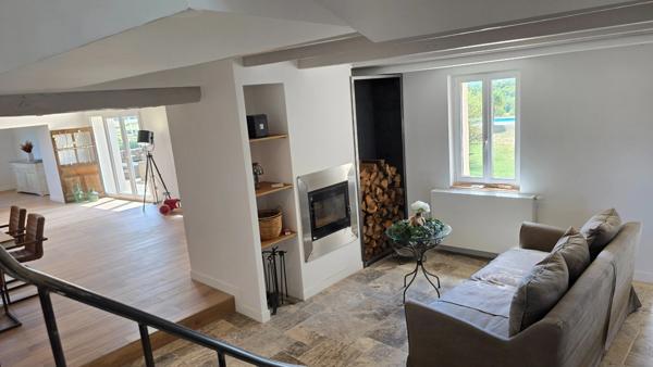 Propriété d'Exception Rénovée – 7.5 hectares - Étang privée - vue panoramique - Piscine - Source