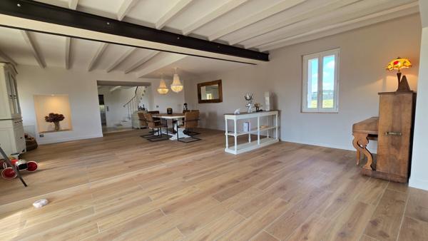 Propriété d'Exception Rénovée – 7.5 hectares - Étang privée - vue panoramique - Piscine - Source