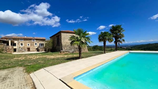 Propriété d'Exception Rénovée – 7.5 hectares - Étang privée - vue panoramique - Piscine - Source