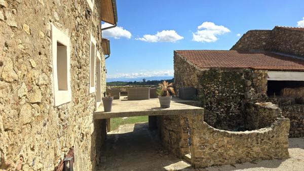 Propriété d'Exception Rénovée – 7.5 hectares - Étang privée - vue panoramique - Piscine - Source