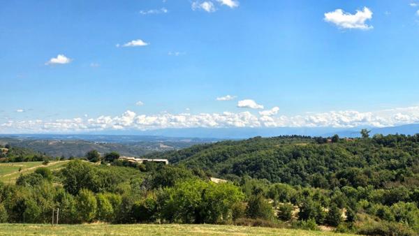Propriété d'Exception Rénovée – 7.5 hectares - Étang privée - vue panoramique - Piscine - Source