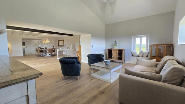 Propriété d'Exception Rénovée – 7.5 hectares - Étang privée - vue panoramique - Piscine - Source
