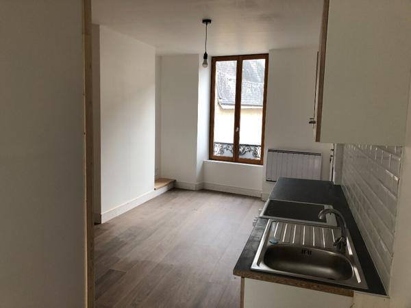 A louer - Studio situé en centre ville de LA FLECHE