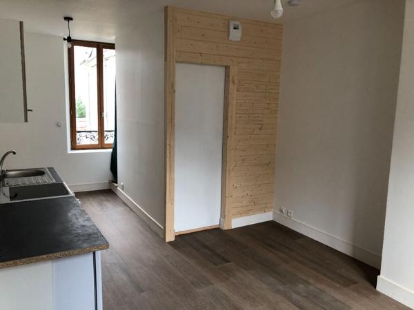 A louer - Studio situé en centre ville de LA FLECHE