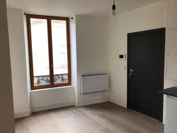 A louer - Studio situé en centre ville de LA FLECHE
